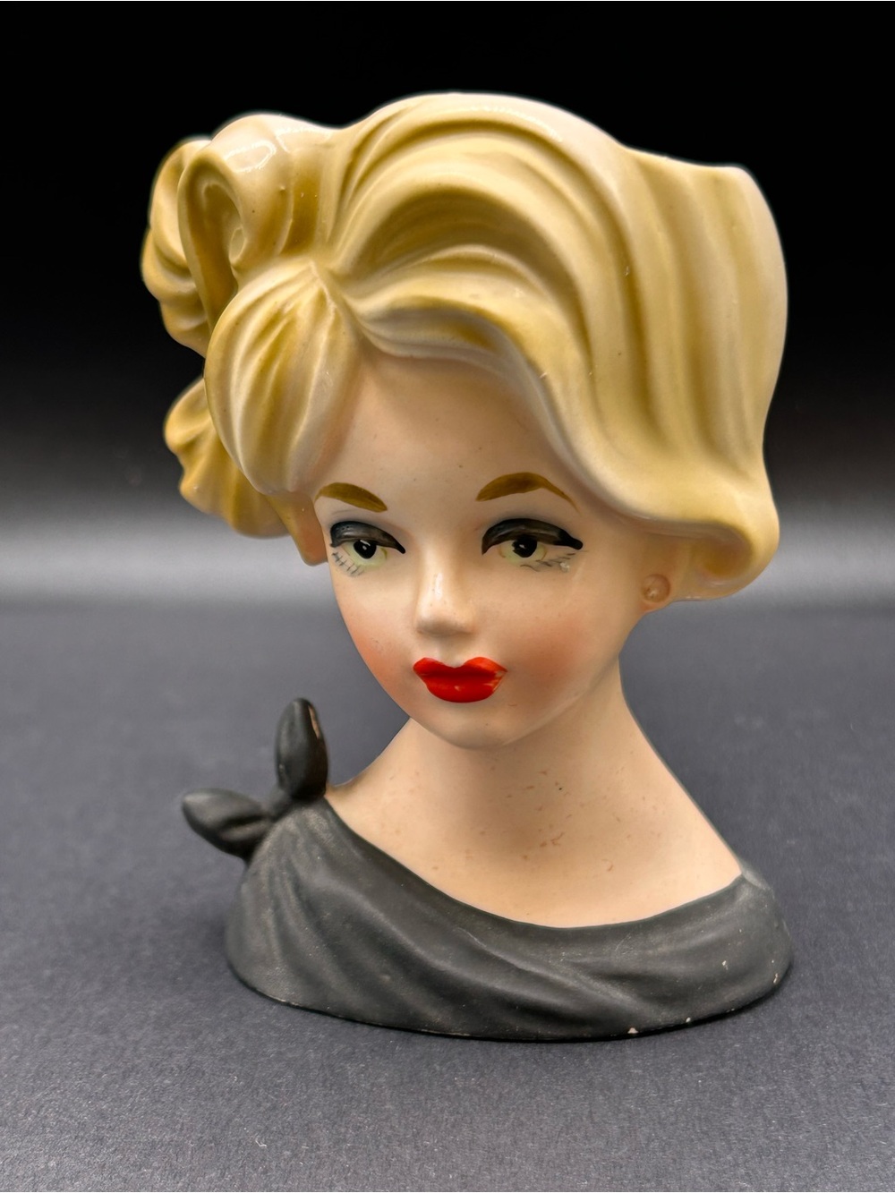 Napcoware 1960s Vintage Blonde Lady Head Vase with Red Lips 4”